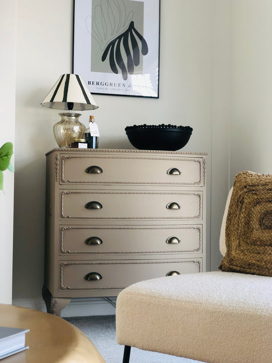 . Chest of Drawers, Neutral, Queen Anne Style